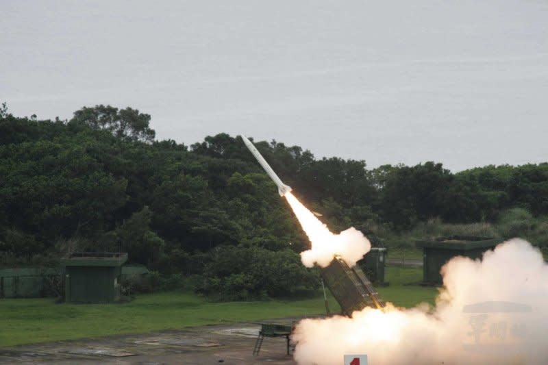 5月22日天弓二型防空飛彈射擊（國防部提供）