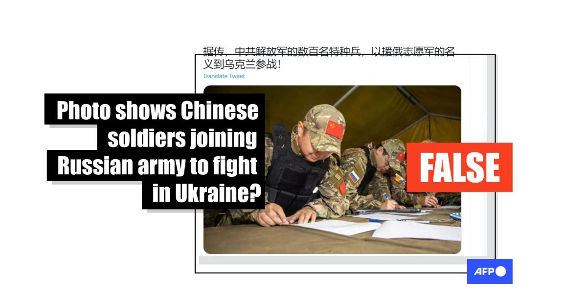 На снимках изображены туристы в российском тематическом парке, а не «китайские солдаты едут в Украину».