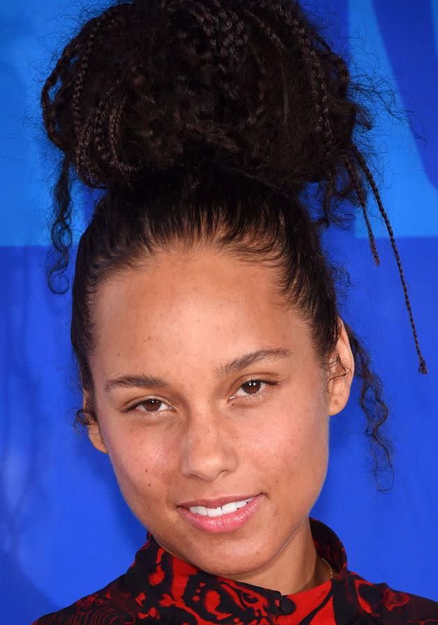 Alicia Keys went make-up free at the MTV VMAs.