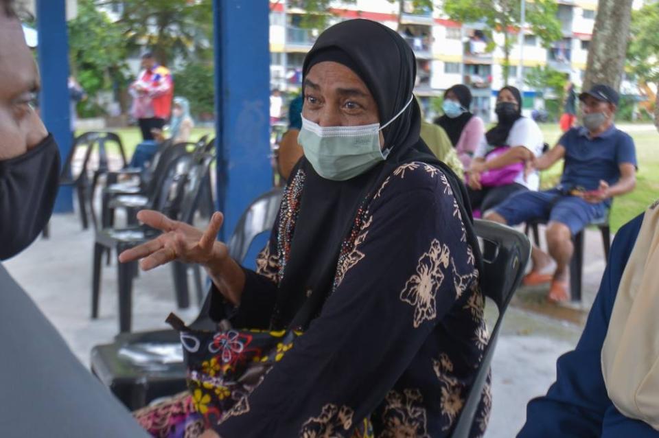 Siti Hasmah speaks to Malay Mail during the MyGrocer@Wilayah initiative in Cheras July 14, 2022. — Picture by Shafwan Zaidon