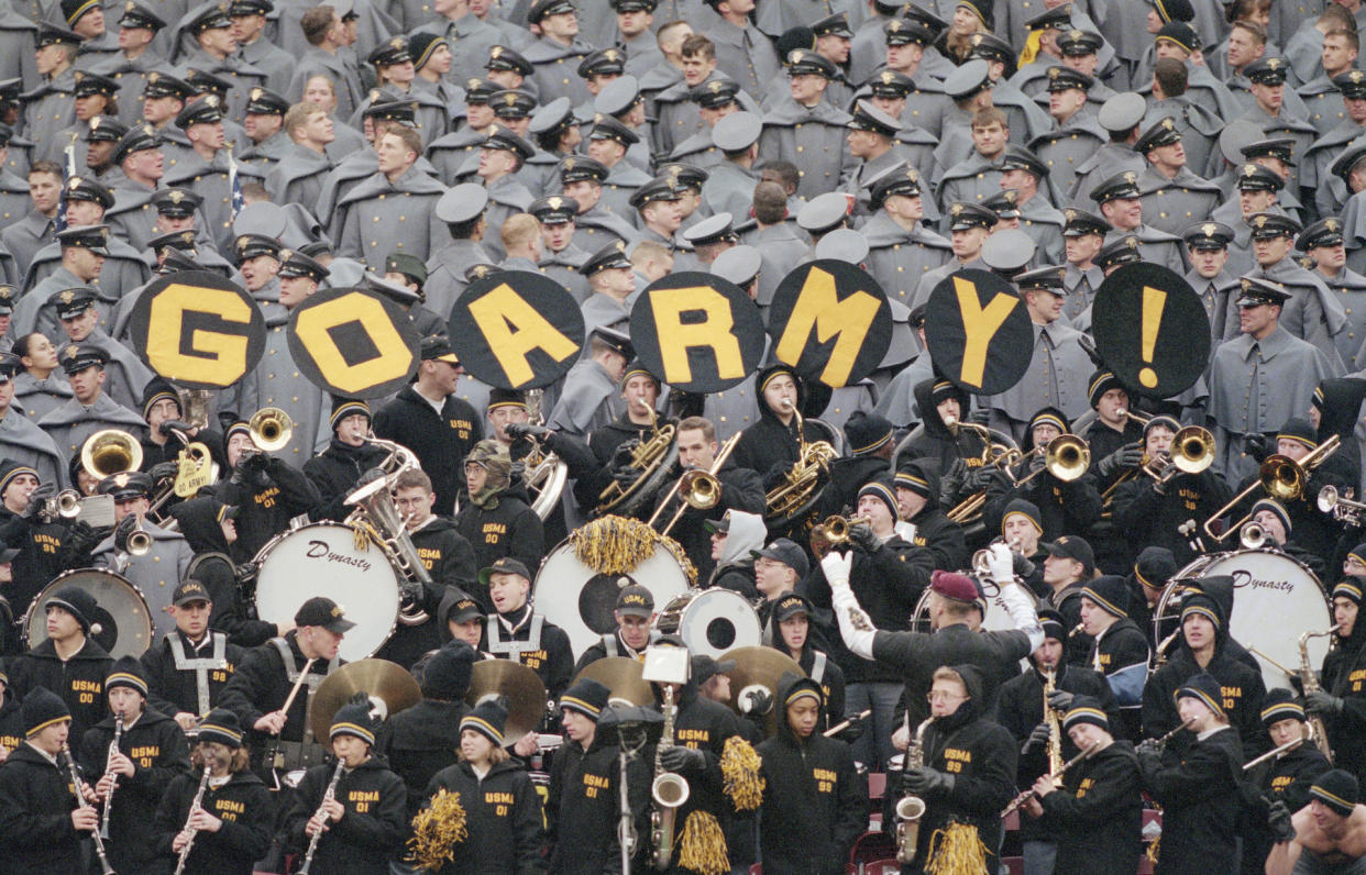 Cadets pictured at the 1997 Army-Navy game. (David Seelig/Allsport/Getty Images)