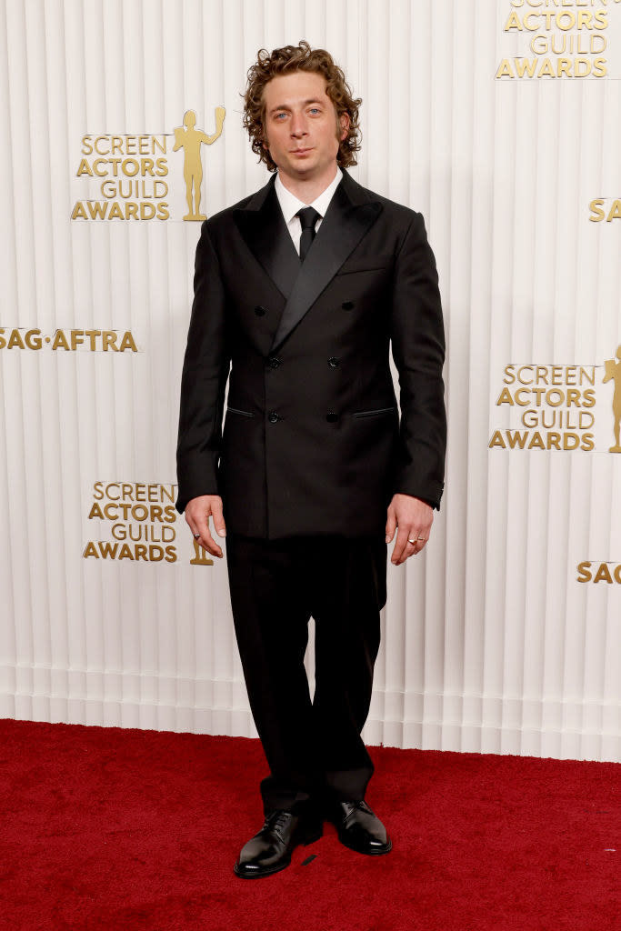 Jeremy Allen White attends the 29th Annual Screen Actors Guild Awards