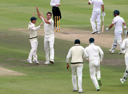 Cricket - South Africa vs Australia - Third Test - Newlands, Cape Town, South Africa - March 24, 2018 Australia's Pat Cummins and team mates celebrate the dismissal of South Africa's Dean Elgar REUTERS/Mike Hutchings