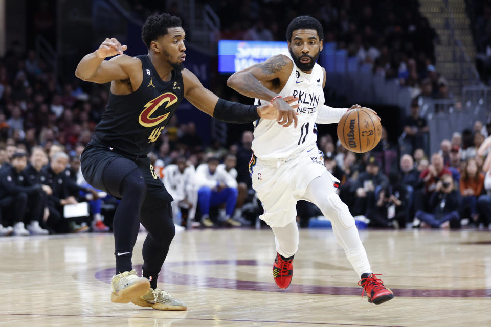 Kevin Durant and Kyrie Irving in 32 frames, with photos and videos in 9 photos.(AP Photo/Ron Schwane)