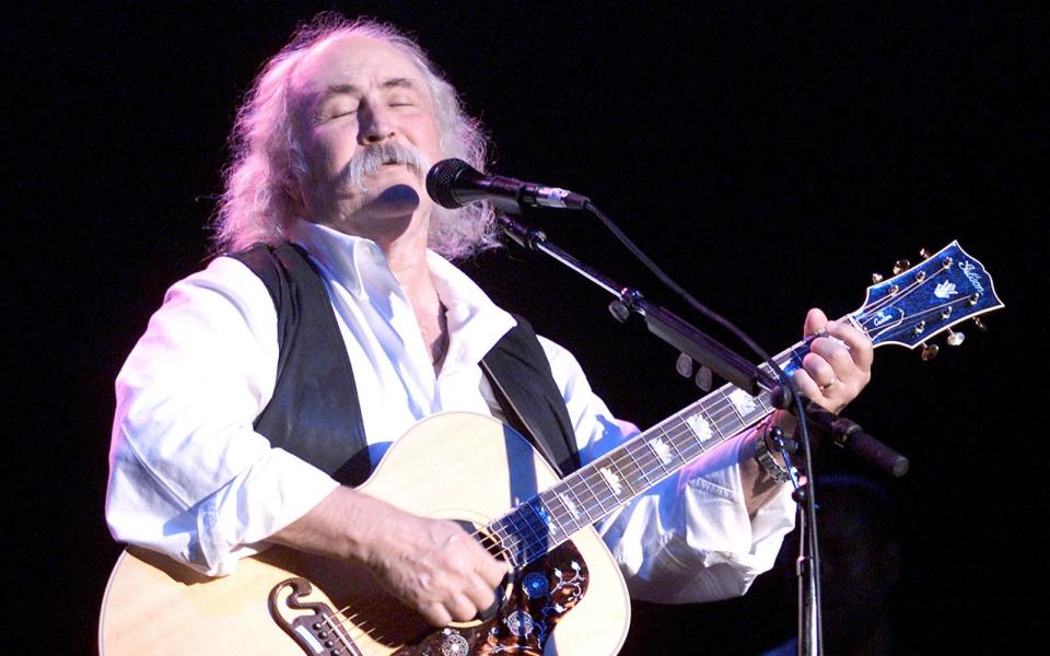 <p>1994 benötigte David Crosby, legendäres Mitglied von The Byrds und Crosby, Stills & Nash, eine neue Leber. Sein Freund Phil Collins trug die Kosten der OP. (Bild: Getty Images)</p> 