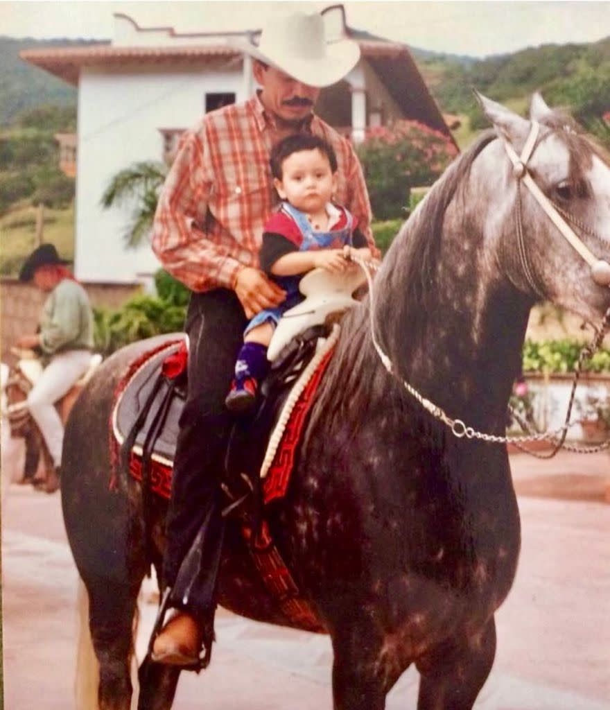 Joan Sebastian y su hijo José Julián.