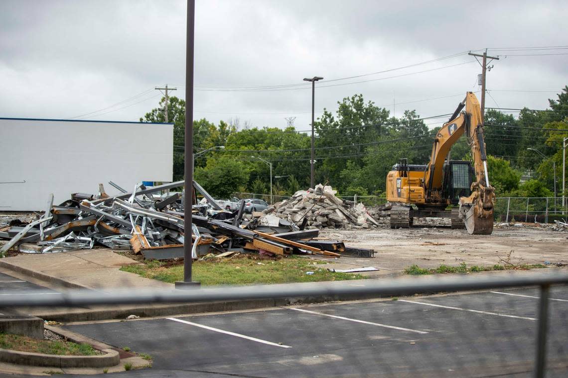 Demolition crew clears debris on Wednesday, July 17, 2024, at Jellyfish Restaurant in Lexington, Kentucky. Photo by Matthew Mueller