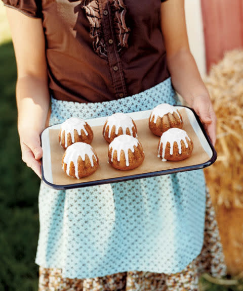 Apple-Cardamom Cakes