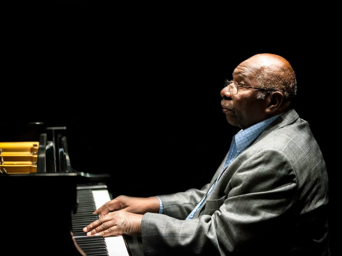 Oliver Jones is shown performing in the q music studio. The jazz pianist was inducted into the Canadian Hall of Fame on Thursday alongside Quebecois rocker Diane Dufresne, country singer Terri Clark and rock band Trooper. (Cathy Irving/CBC - image credit)