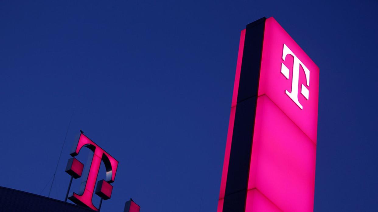 Die Deutsche Telekom will mit Glasfaserleitungen deutlich mehr Menschen an das schnelle Internet anbinden als bisher.