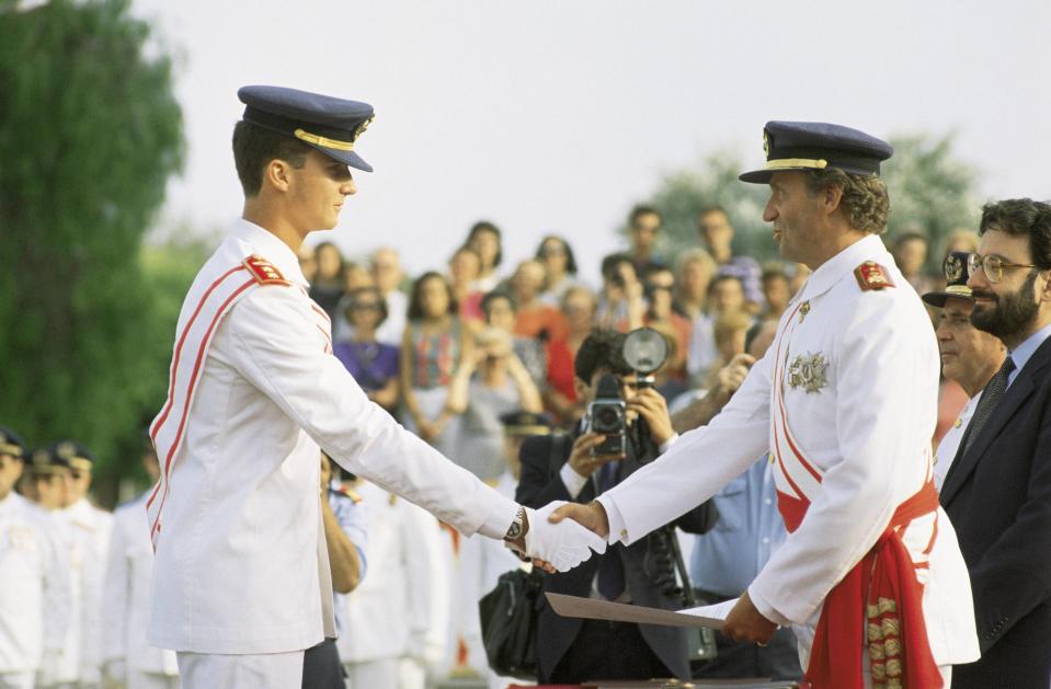 Prince Felipe de Borbon receives the handling of lieutenant in the Air Academy of San Javier King Juan Carlos I shake hands with his son the Prince of Asturias  (Photo by Quim Llenas/Cover/Getty Images)