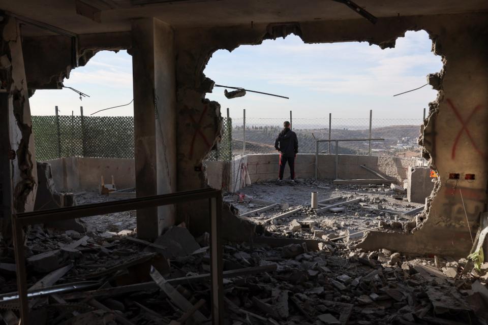2023年11月10日，以色列軍拆毀約旦河西岸希布倫2幢疑似武裝份子居住的房屋。當地武裝份子派系多，不一定屬於哈瑪斯或巴解組織（法塔赫）。路透社