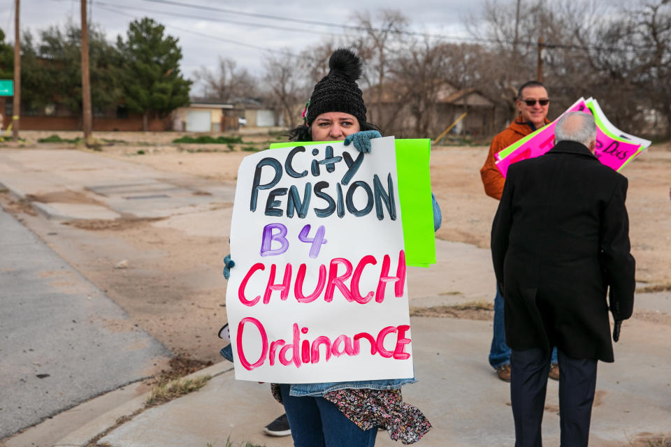 Stephanie Vela Anderson leads a small protest in Big Spring. "Growing up here, I have no patience for people who want to dictate the choices of others," she said.&nbsp; (Photo: Ilana Panich-Linsman for HuffPost)