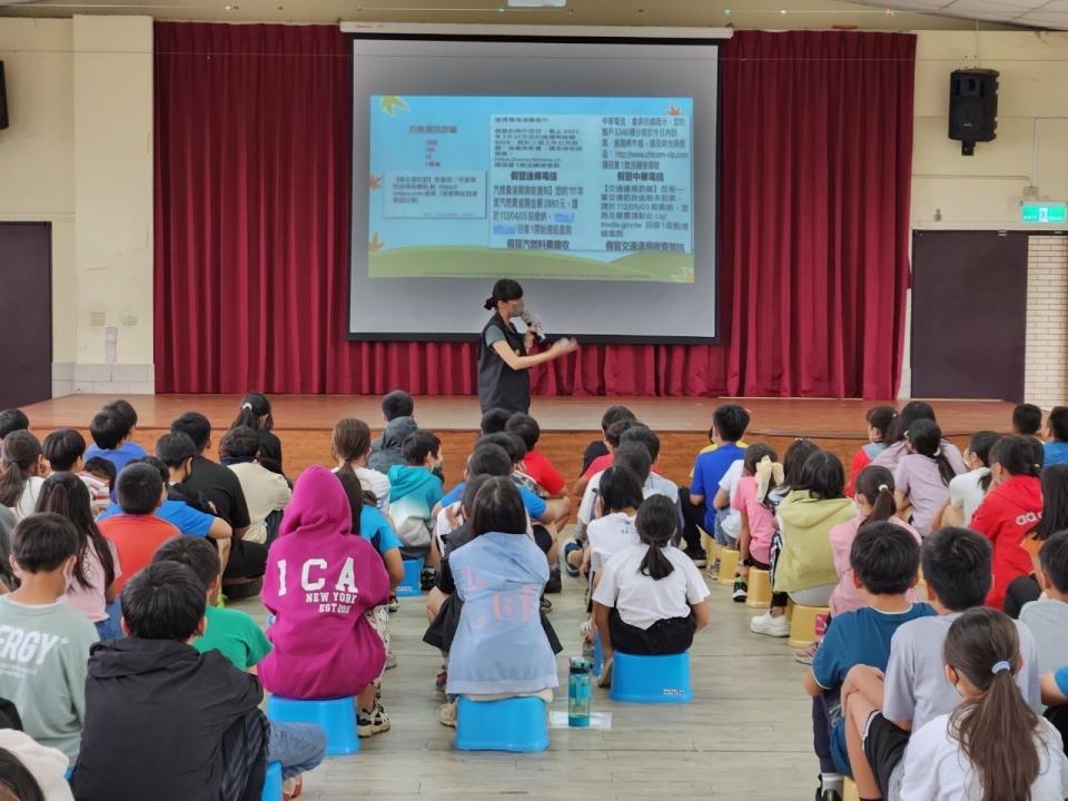 烏日分局聯合臺中市大肚區瑞井國民小學展開了一系列的宣導活動。(圖/記者澄石翻攝)