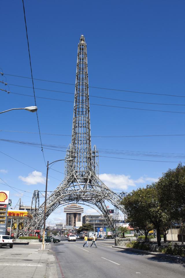 8 Replicas of the Eiffel Tower around the World - Explanders