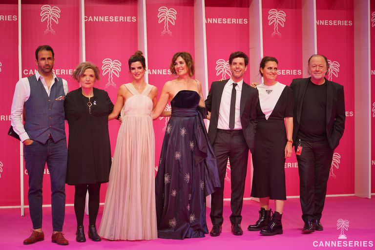 Presentación de Limbo... hasta que lo decida en Cannes Series: De izquierda a derecha: Sergei Grosny, Fabiana Tiscornia, Clara Lago, Andrea Frigerio, Esteban Pérez, Agustina Macri y Enrique Piñeyro