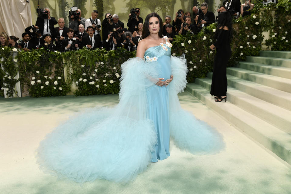 Lea Michele llega a la gala benéfica del Instituto del Vestido del Museo Metropolitano de Arte para celebrar la inauguración de la exposición "Sleeping Beauties: Reawakening Fashion" el lunes 6 de mayo de 2024, en Nueva York. (Foto Evan Agostini/Invision/AP)