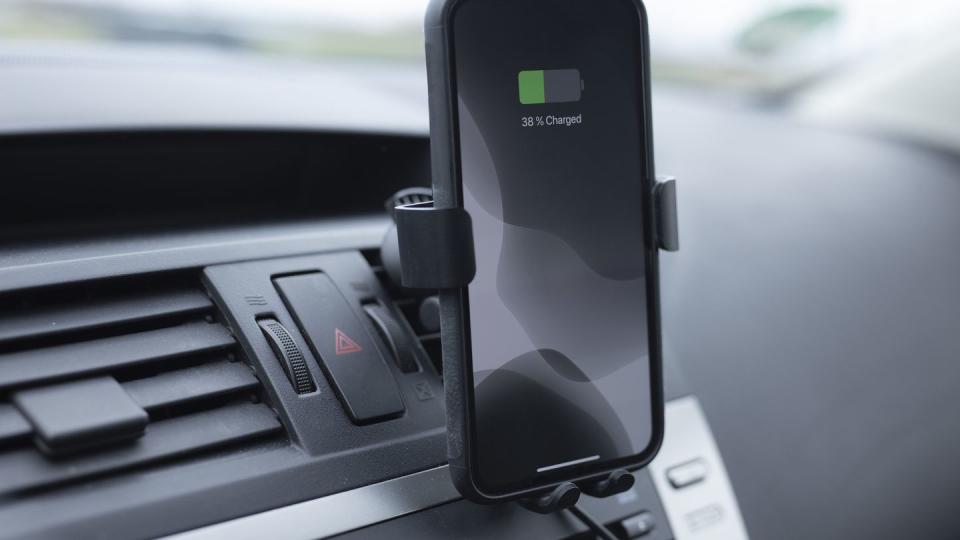 car mobile holder with inductive wireless charger