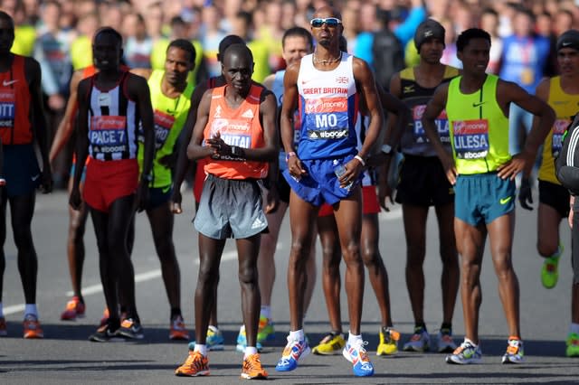 Mo Farah lines up for the 2014 London Marathon