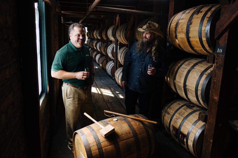 Master distiller Harlen Wheatley with Chris Stapleton in the cooperage. Photo: Traveller Whiskey*