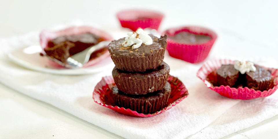 Joy Bauer's 2-ingredient Fudge Cakes. (Joy Bauer)