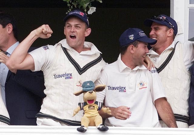 Australia's Adam Gilchrist and Ricky Ponting celebrate their last away Ashes win.