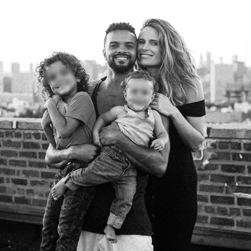 Eka Darville y su familia