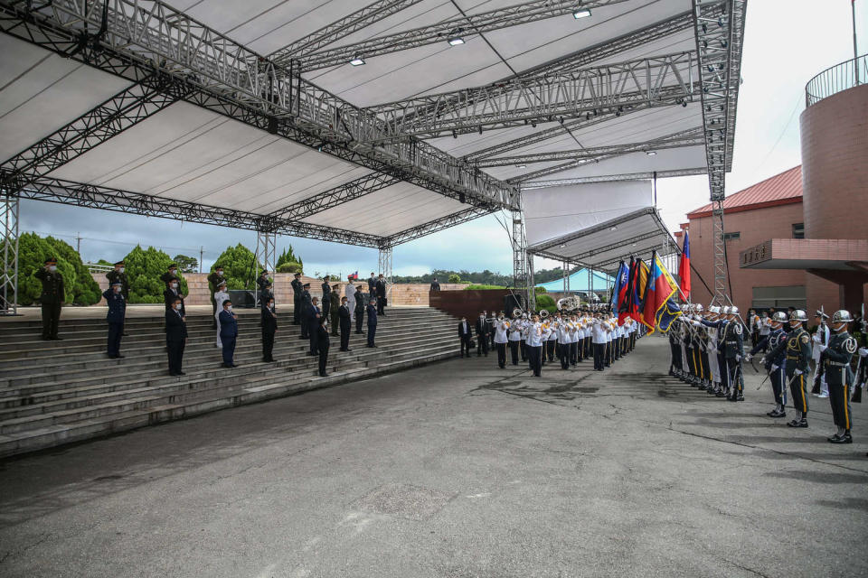 前總統李登輝骨灰罈抵達五指山。   圖/軍聞社提供