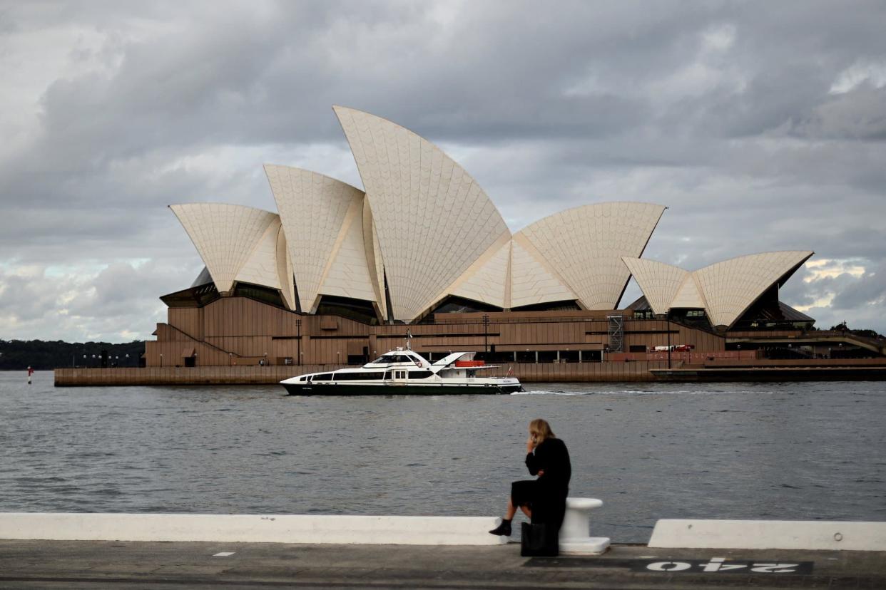 Les abords de l'Opéra de Sydney complètement déserts, le 22 juin 2021. - Saeed KHAN / AFP