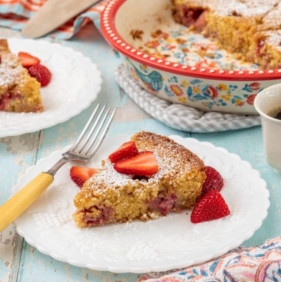 memorial day desserts strawberry cake