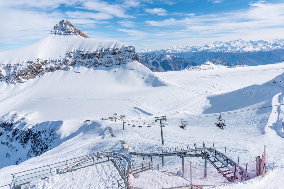 Seasoned skiers can cruise the Swiss mountain slopes solo and socialise at lively après haunts (Getty Images/iStockphoto)