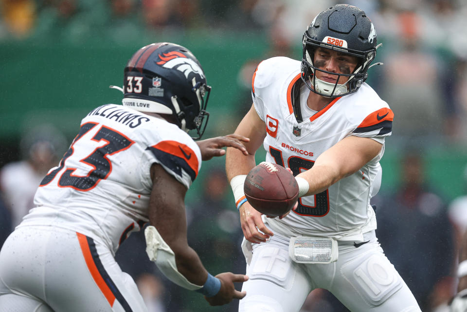 September 29, 2024; East Rutherford, New Jersey, USA; Denver Broncos quarterback Bo Nix (10) hands off to running back Javonte Williams (33) during the second half against the New York Jets at MetLife Stadium. Mandatory attribution: Vincent Carchietta-Imagn Images