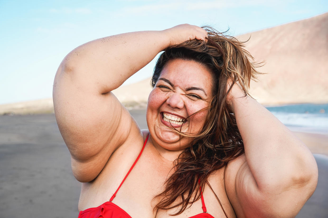 Siéntete bien y bella en la playa durante el verano. Solo necesitas 5 básicos para lucir espectacular. Foto: Getty Images.