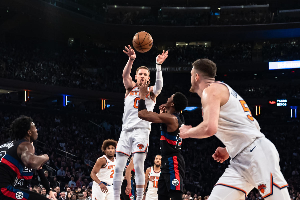 Amid controversy, Knicks edge Pistons on late layup