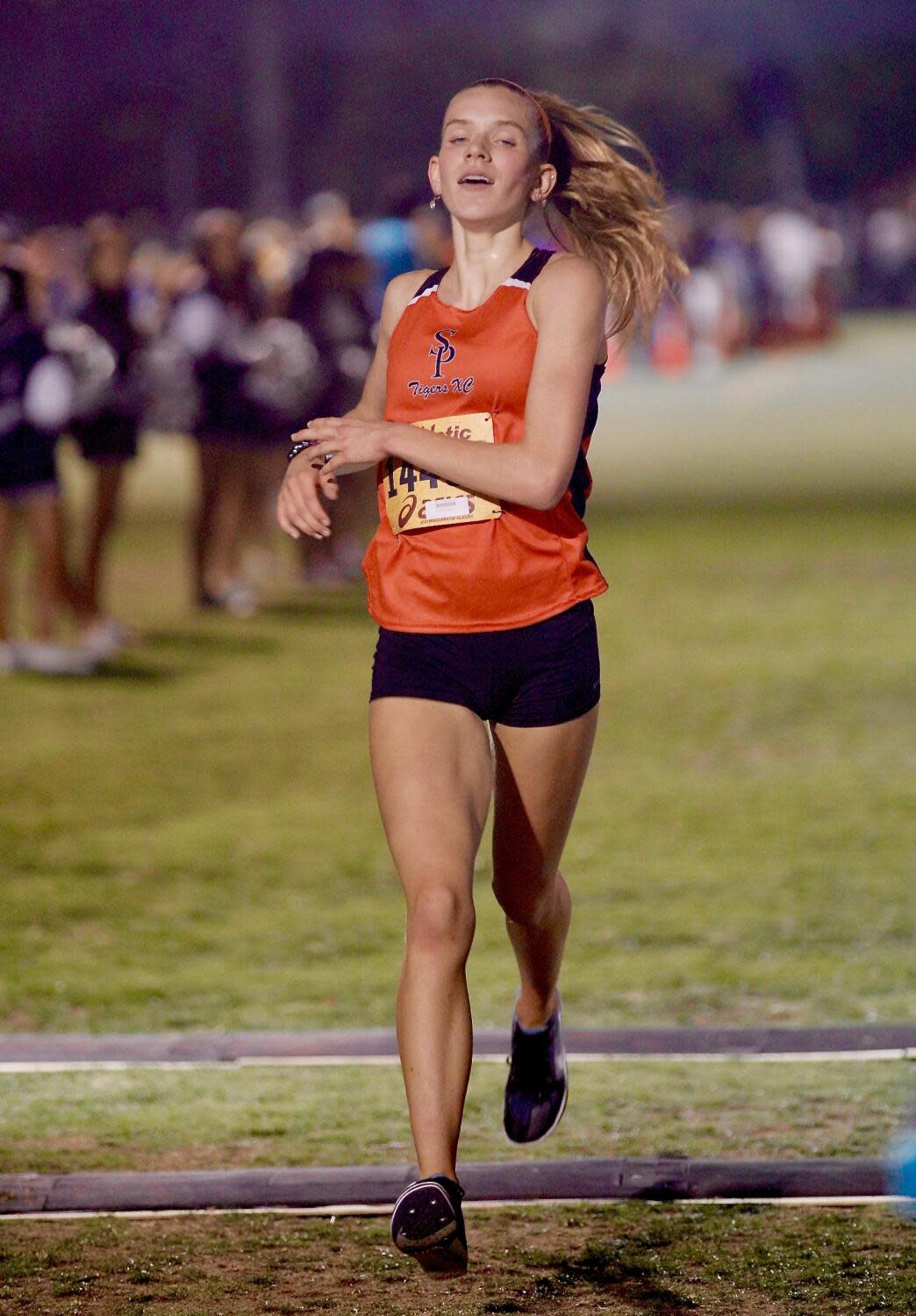 South Pasadena junior Abigail Errington wins the girls' rated race while leading the Tigers to first out of 31 teams.