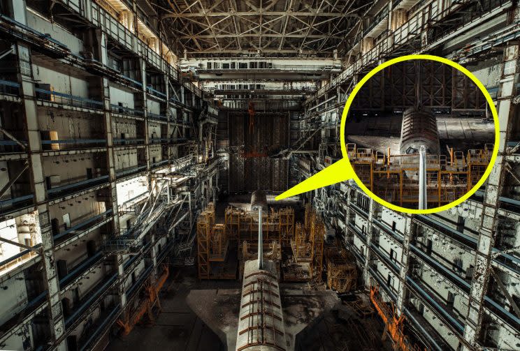 These pictures capture the eerie sight of two abandoned space shuttle explorers in an abandoned building in Kazakhstan.