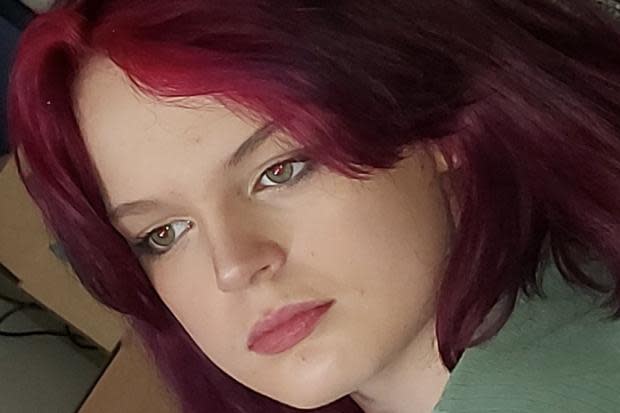 Police search for missing Bromley girl last seen in green tracksuit