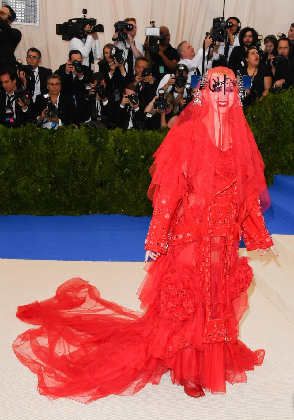 Robes transparentes, accessoires insolites,... : le Met Gala 2017 a tenu ses promesses