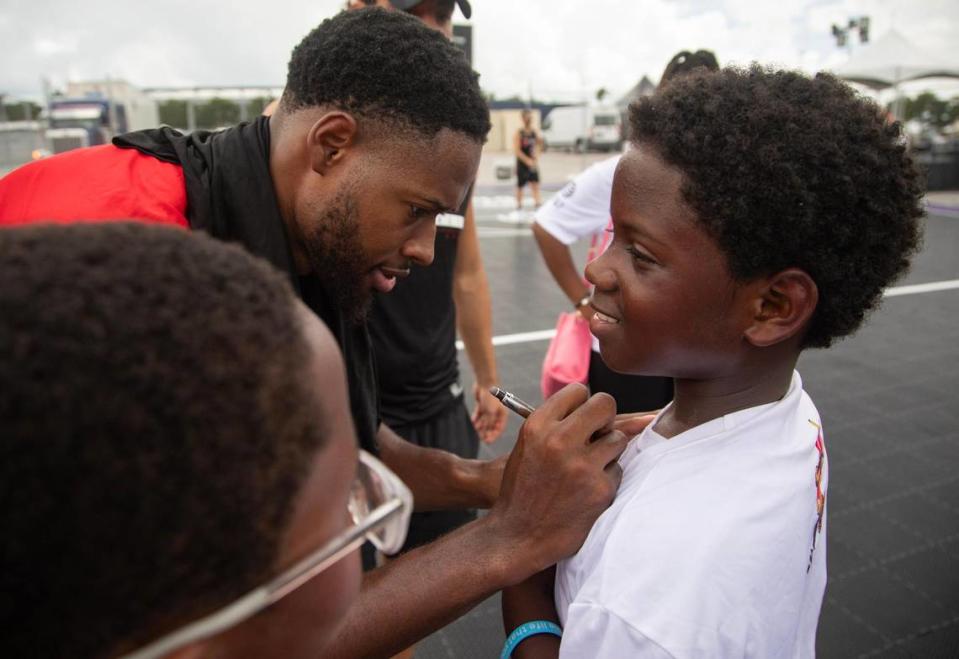 Miami HEAT Forward Haywood Highsmith autographs Willy King Dixon’s shirt during a youth basketball clinic hosted by Rolling Loud and the Miami HEAT at the Rolling Loud basketball court outside Hard Rock Stadium in Miami Gardens, Fla., on Wednesday, July 19, 2023.