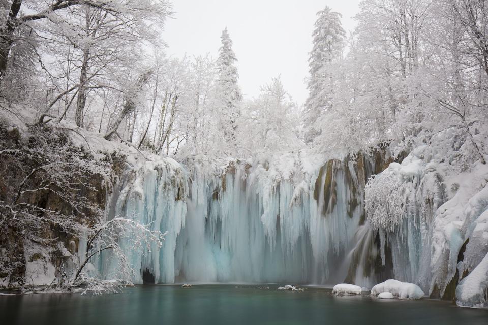 Frozen Waterfalls That Show the Beauty of Wintertime