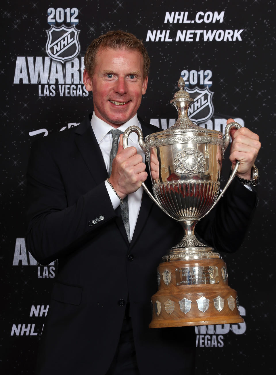 LAS VEGAS, NV - JUNE 20: Daniel Alfredsson of the Ottawa Senators poses after winning the King Clancy Memorial Trophy during the 2012 NHL Awards at the Encore Theater at the Wynn Las Vegas on June 20, 2012 in Las Vegas, Nevada. (Photo by Bruce Bennett/Getty Images)