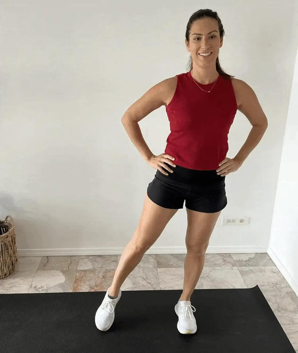 butt exercises Side leg lift (Stephanie Mansour)