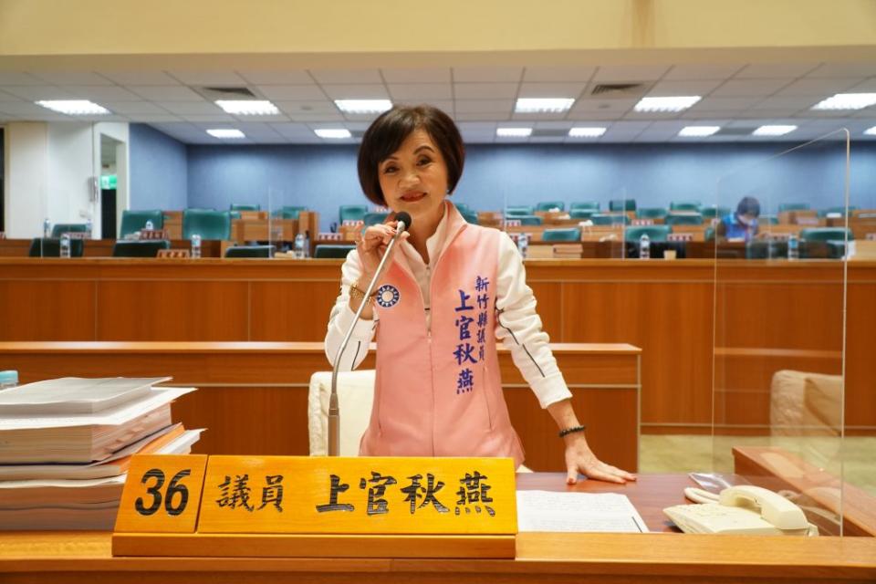 竹縣議員上官秋燕議員建議縣府搶搭五倍券商機，帶動新竹縣經濟繁榮。（記者彭新茹攝）