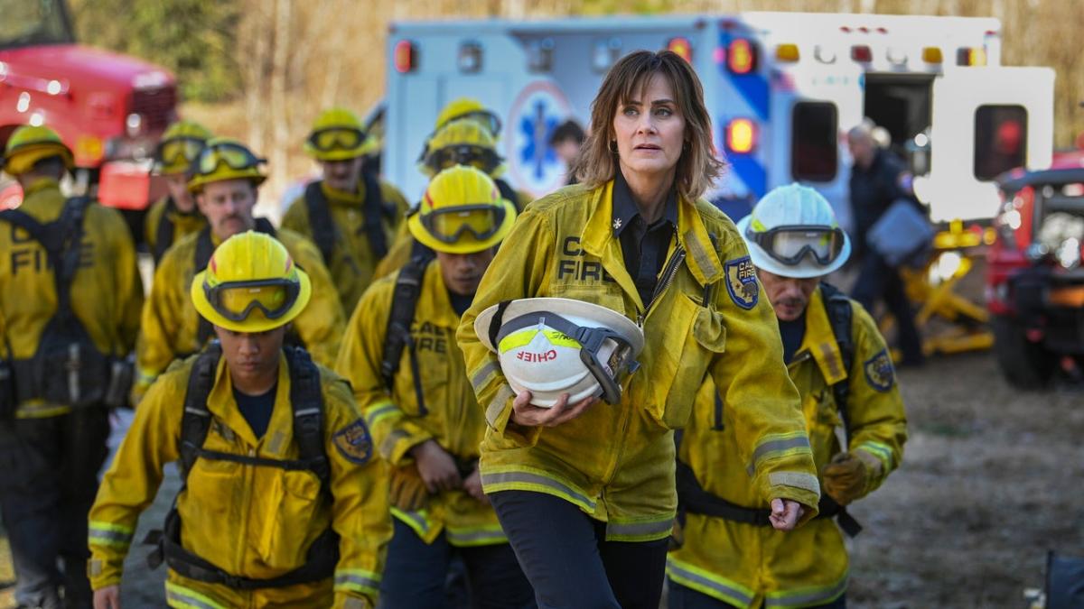 'Fire Country': Diane Farr on Season 1 Finale Cliffhanger and Bode's ...