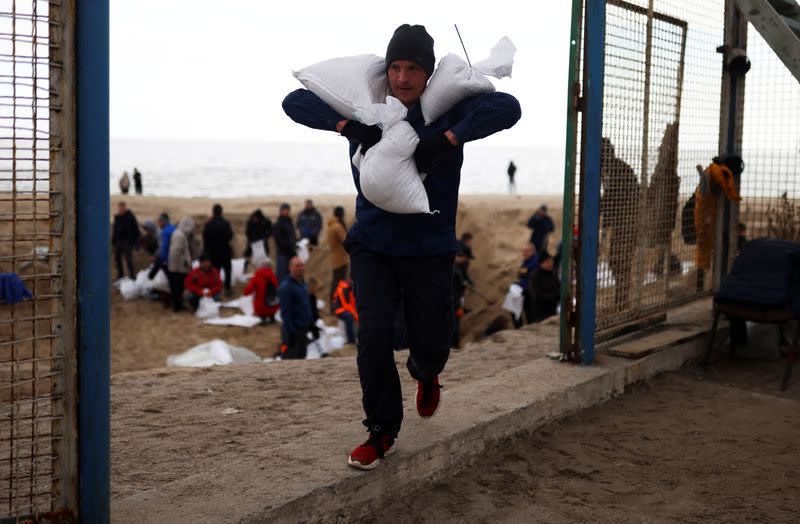 Odessa residents prepare to defend city