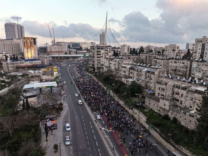 March for the hostages kidnapped on the deadly October 7 attack, enters Jerusalem