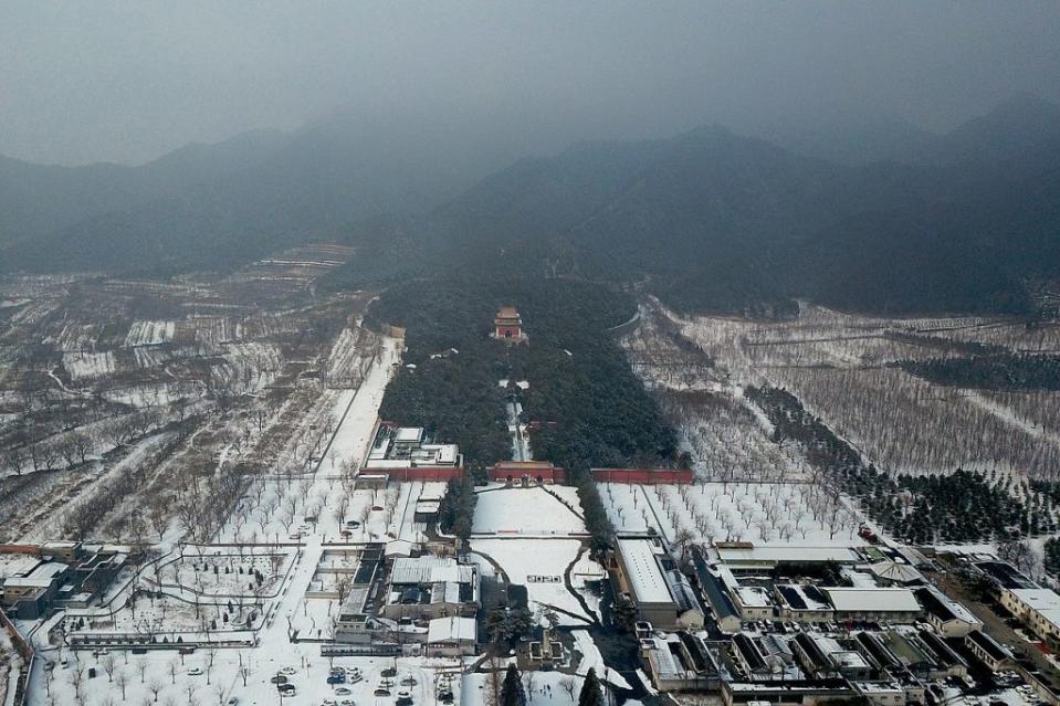 定陵是明神宗萬曆皇帝朱翊鈞和孝端、孝靖兩位皇后合葬的陵寢。（圖／取自維基百科）