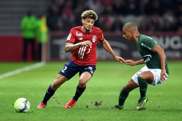 Lille's Kevin Malcuit (L) vies with Saint-Etienne's Kevin Monnet-Paquet during a match at the Pierre-Mauroy Stadium near Lille on November 17 2017