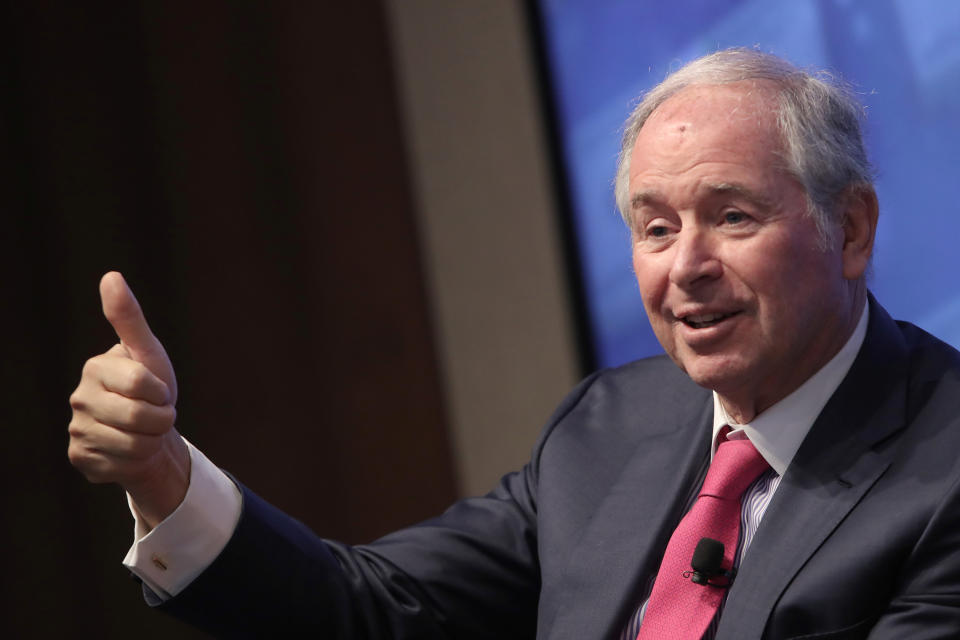 Steve Schwarzman, director ejecutivo y cofundador de Blackstone Group, habla en un evento de Reuters Newsmaker en Nueva York, EE.UU., el 6 de noviembre de 2019. REUTERS/Gary he