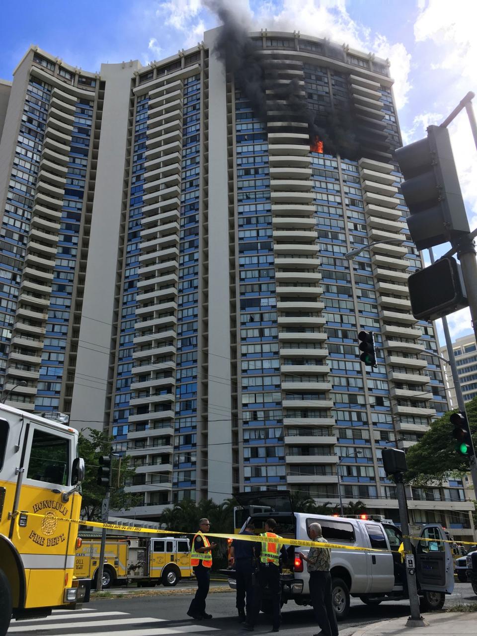 <p>Law enforcement officers stand at the scene of a multi-alarm fire at the Marco Polo apartment complex in Honolulu, Hawaii, Friday, July 14, 2017. (Photo: Marco Garcia/AP) </p>